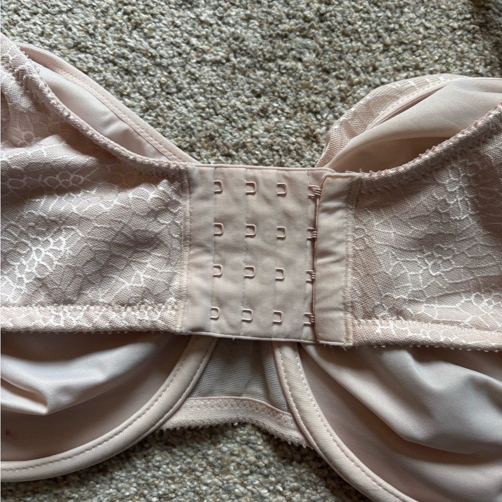 Chantelle C Magnifique Minimizer Bra View 3